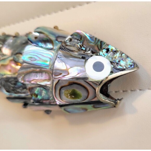 Vintage Brass Abalone Articulated Trout Bottle Opener Fish Barware Breweriana - Picture 3 of 9